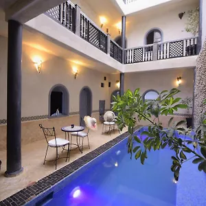 Privatisée Avec Piscine Chauffée, Jacuzzi, Service Hôtelier Maison d'hôtes